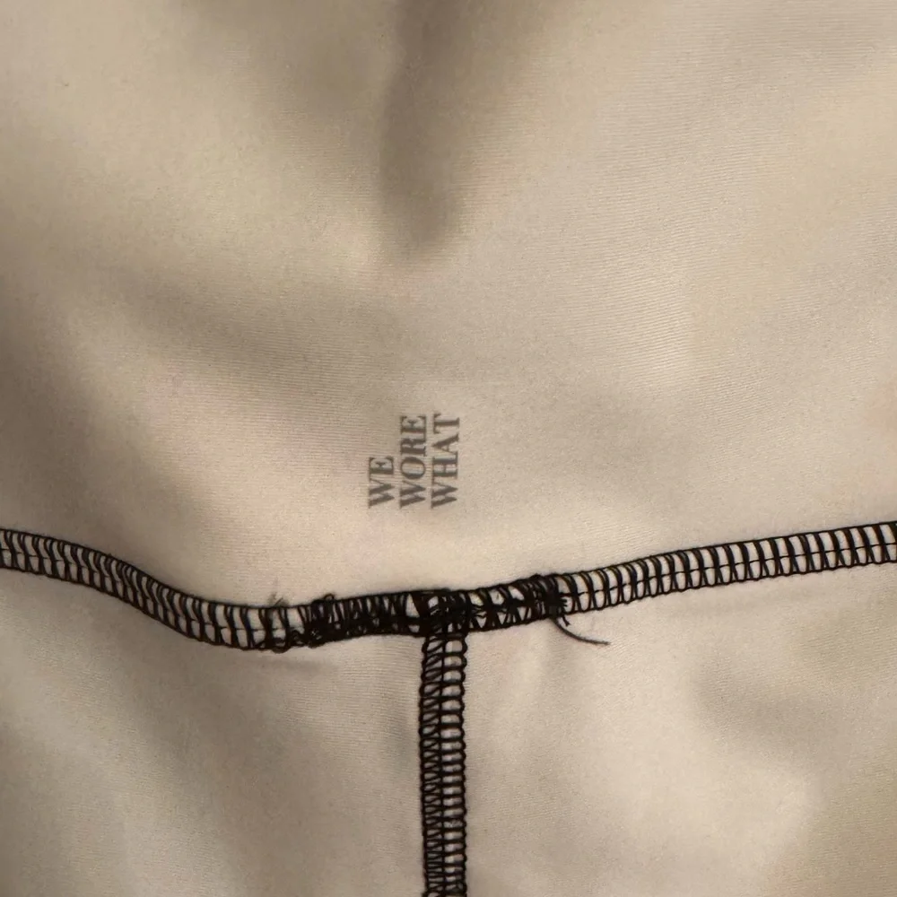 WEWOREWHAT Contrast Stitch Leggings‎